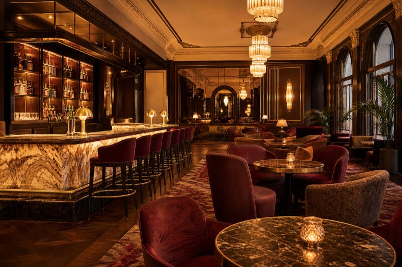 Lounge bár kényelmes ülőhelyekkel